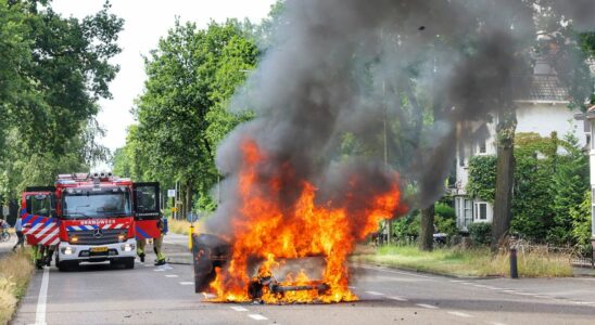 112 News Car Catches Fire While Driving Detectives Investigate