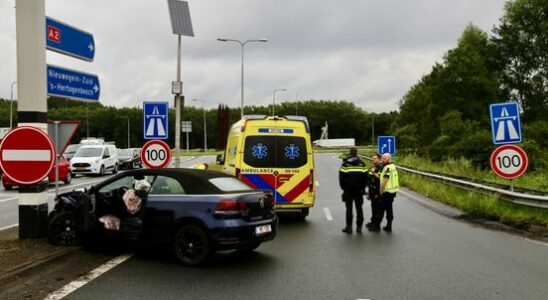 112 news Motorist crashes into pole in IJsselstein Early