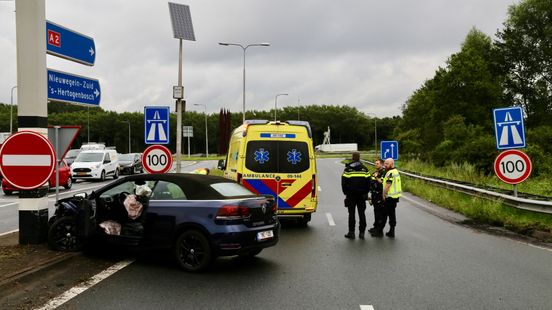 112 news Motorist crashes into pole in IJsselstein Early