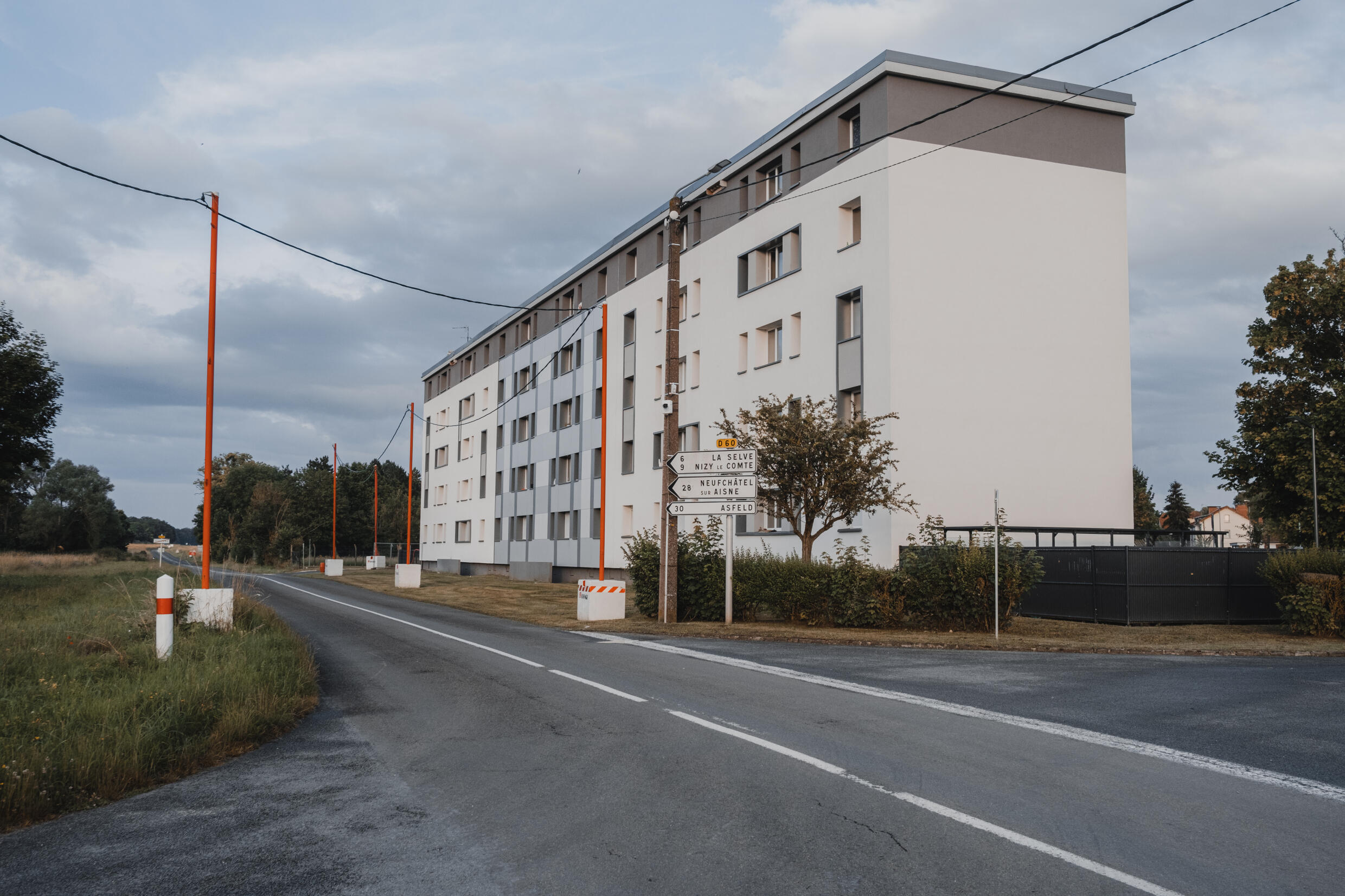 One hundred and fifteen people, including 37 children, are housed in this residence located at the edge of the town.