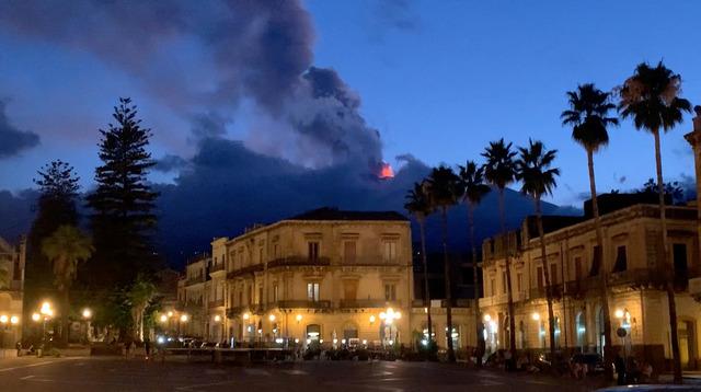 2024-07-05T122700Z_459296602_RC20P8ATSD9A_RTRMADP_3_ITALY-VOLCANO-ETNA