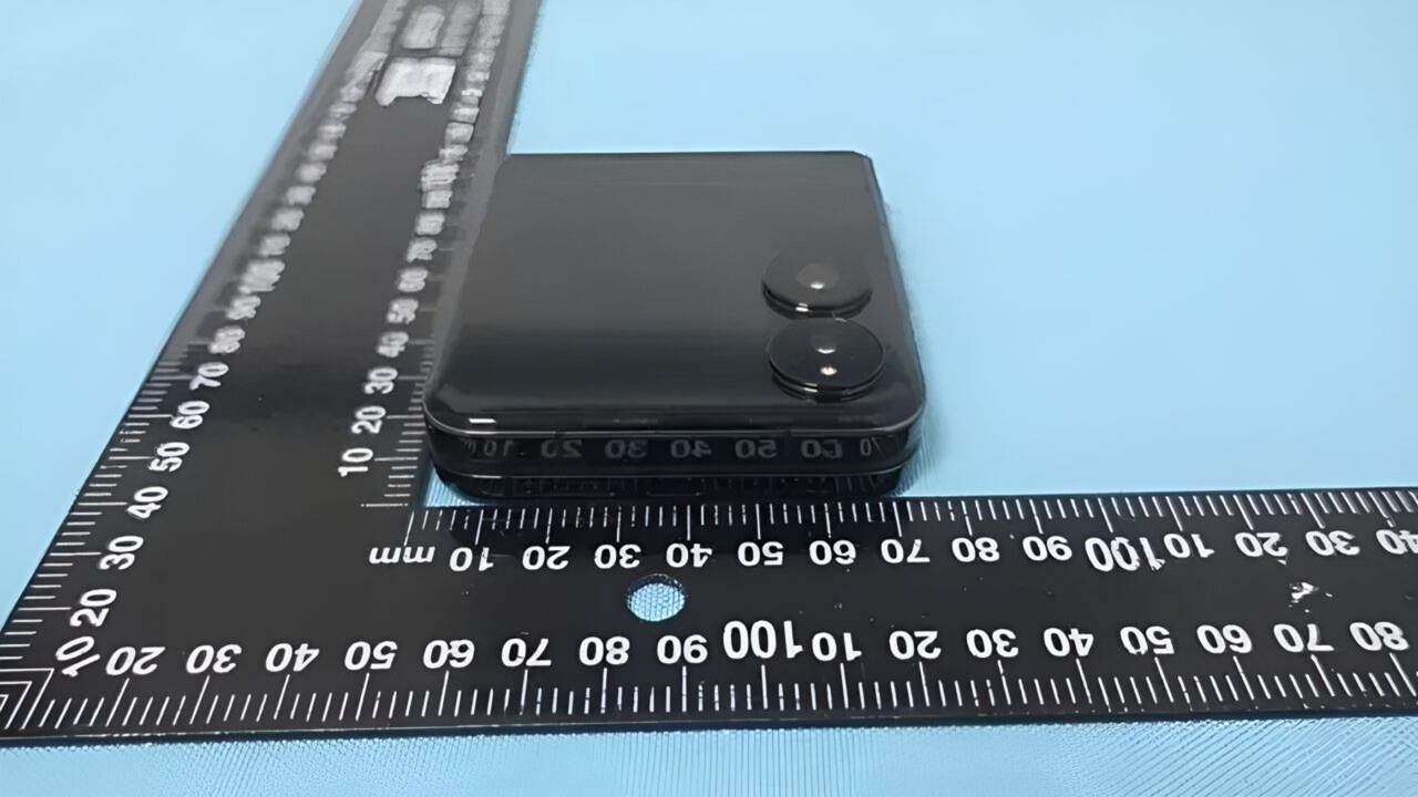 1720548923 488 Xiaomi Foldable Phone Mix Flip Images Emerged