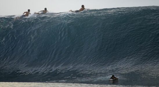 2024 Olympics portrait of the Jaw the smashing wave that