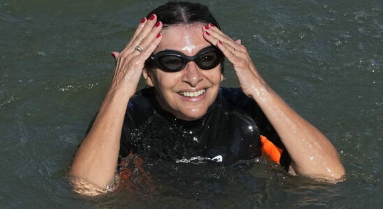 Anne Hidalgos dive into the Seine a few days before