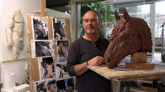 Arno makes portraits of animals in bronze She was very