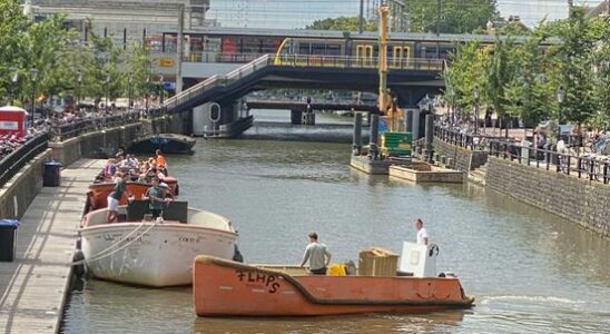 Boats towed away after student party on Utrecht water They