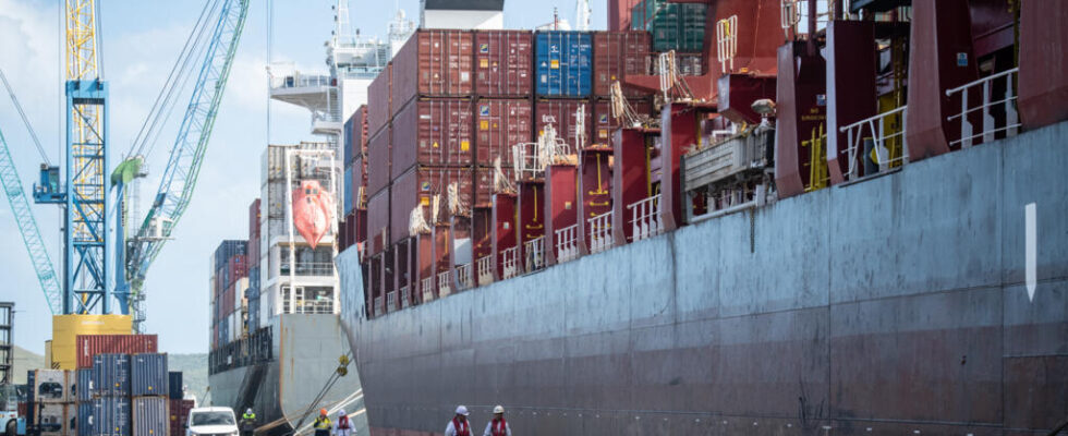 Container ship traffic disrupted by bad weather off South Africa