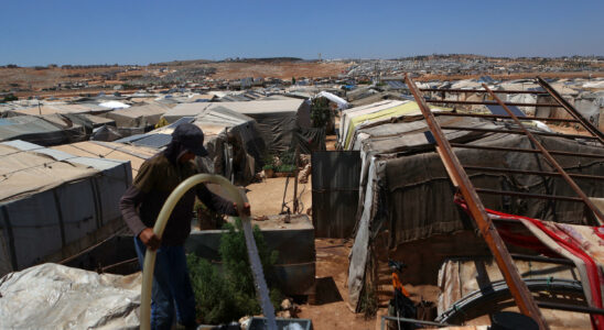 Displaced people in Idlib region deprived of water during summer