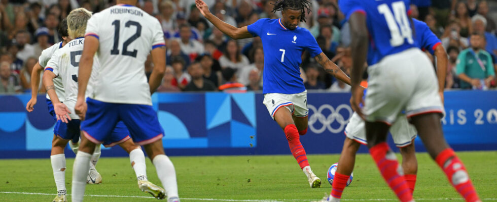 France gets its tournament off to an ideal start by