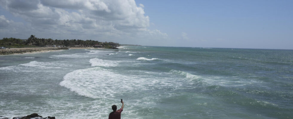 Hurricane Beryl weakens as it prepares to hit Mexico