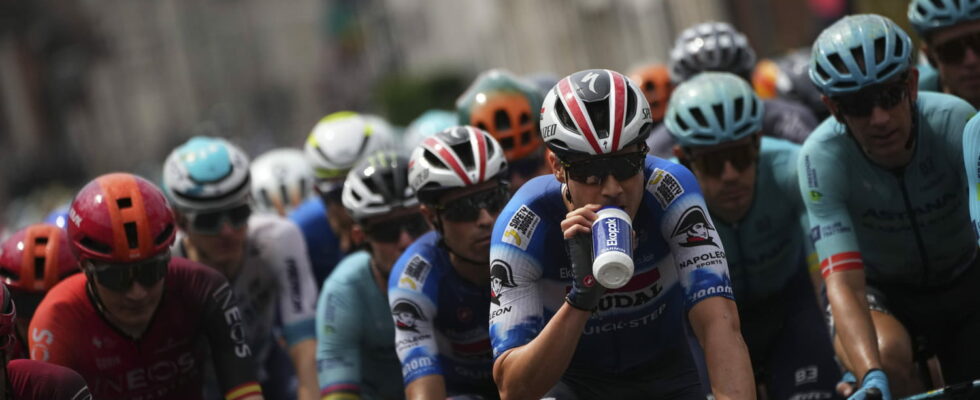 LIVE Tour de France 2024 Bikes stolen before the start