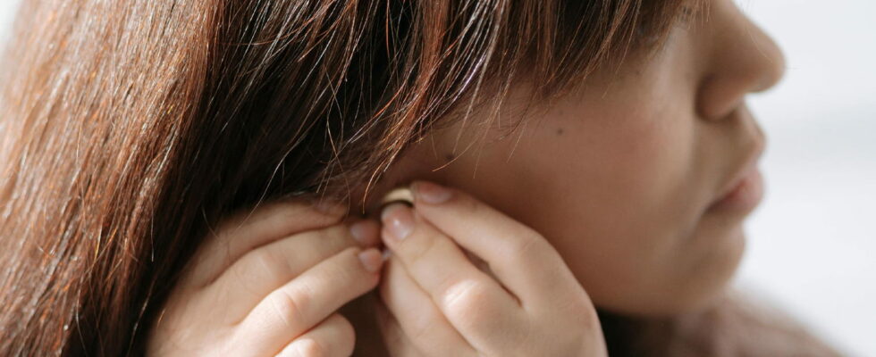 Light colorful inexpensive this pair of earrings will spice up