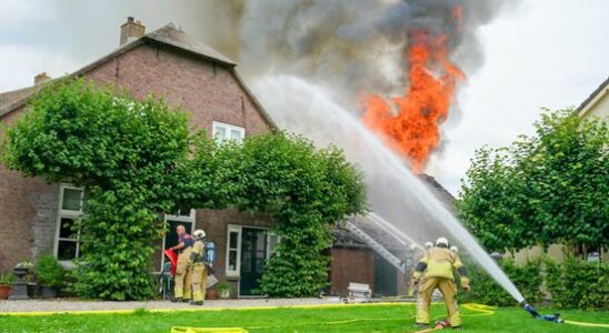 Major fire at goat farm in Bunnik clouds of smoke