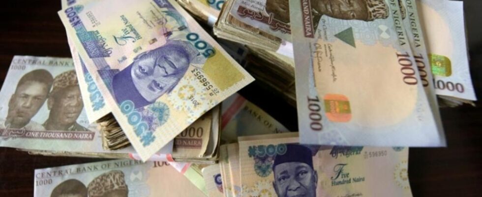 Nigeria doubles civil service minimum wage to face inflation