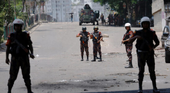 Police fire live ammunition at protesters after fresh clashes