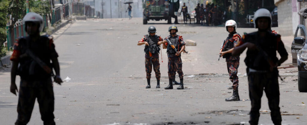 Police fire live ammunition at protesters after fresh clashes