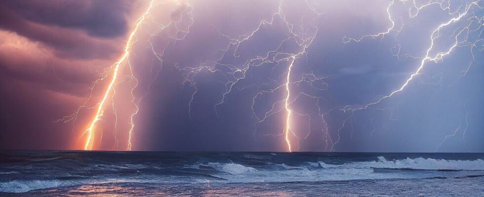 Teenage girl killed by lightning on Greek beach Dr Kierzeks