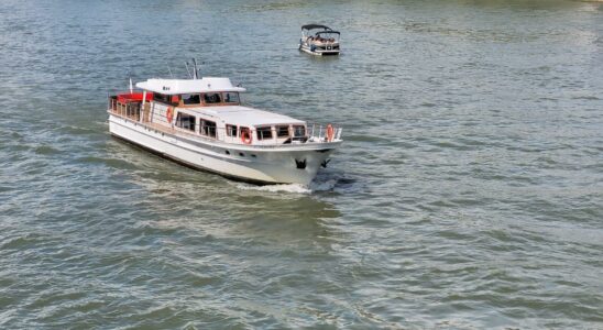 The Seine launches into the water