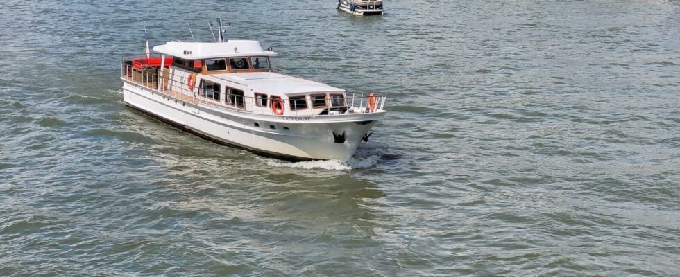 The Seine launches into the water