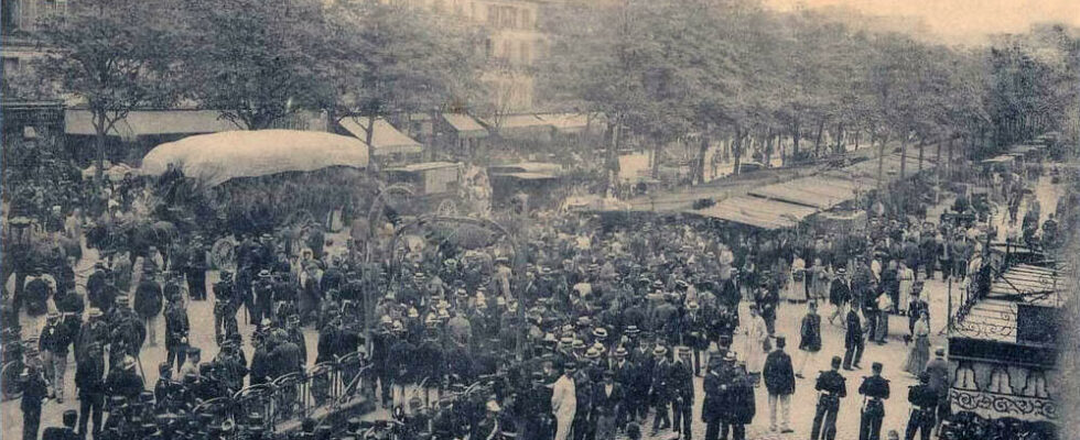 The two revolutions of the Paris metro from 1900 to