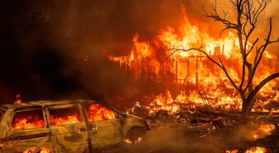 Thousands are urged to flee wildfires in the United States