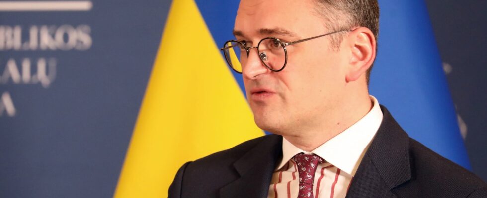 Ukrainian Foreign Minister visits China to discuss lasting and just