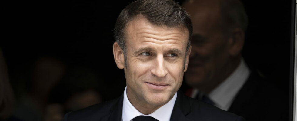 Unexpected figures Macron saves the day