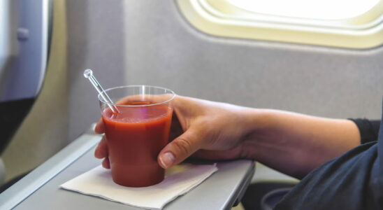 Why do people like to drink tomato juice on airplanes