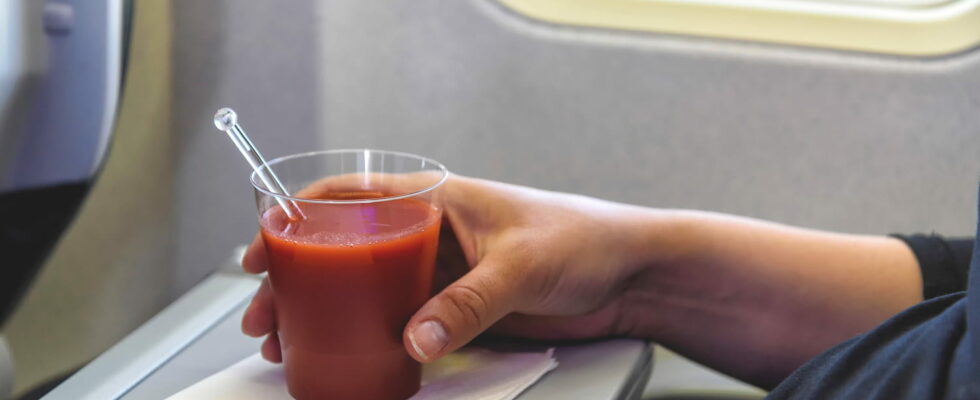 Why do people like to drink tomato juice on airplanes