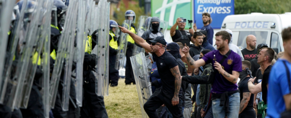 147 people arrested after the riots in Great Britain