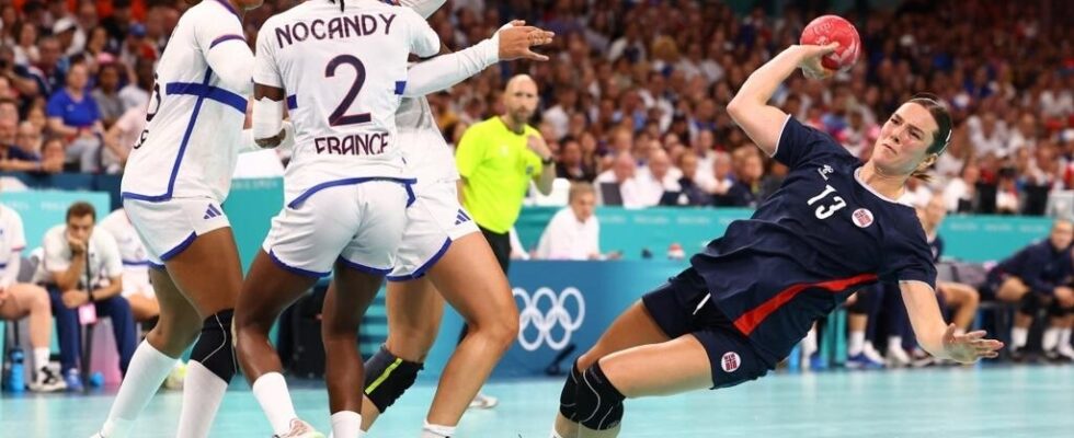 2024 Olympics French handball players win silver medals against Norway