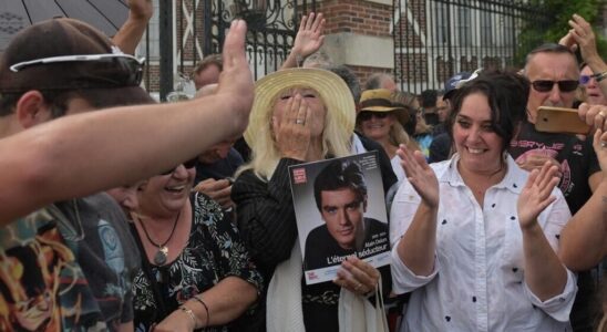 Alain Delon icon of French cinema buried in the privacy