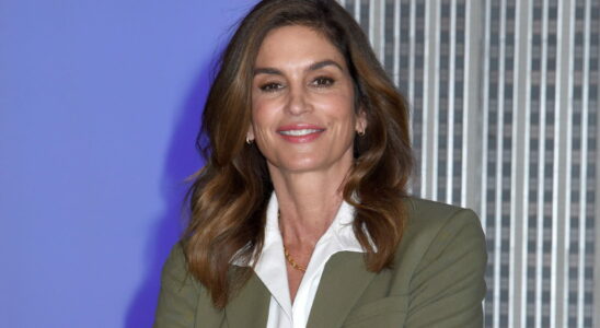 At 58 Cindy Crawford reveals her foolproof technique for applying