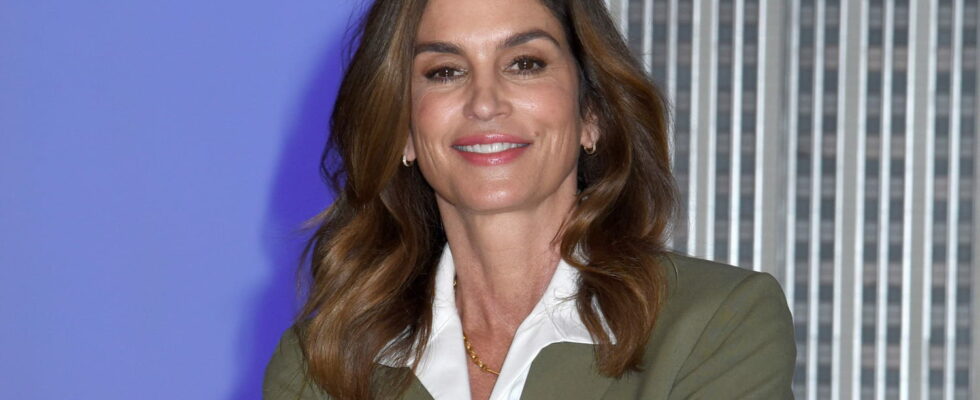 At 58 Cindy Crawford reveals her foolproof technique for applying