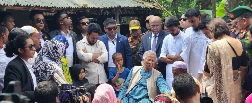 Bangladesh Muhammad Yunus visits relatives of Abu Sayed first martyr