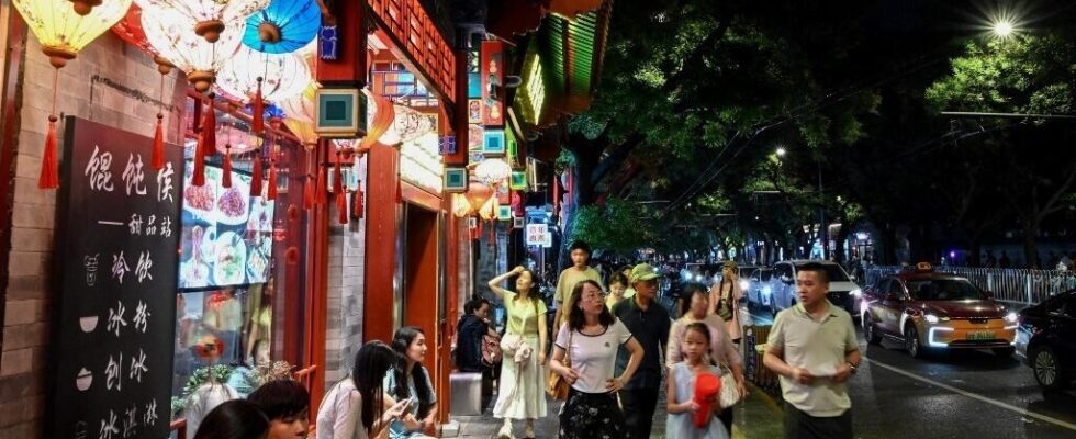 China to focus on tourism to develop its service sector