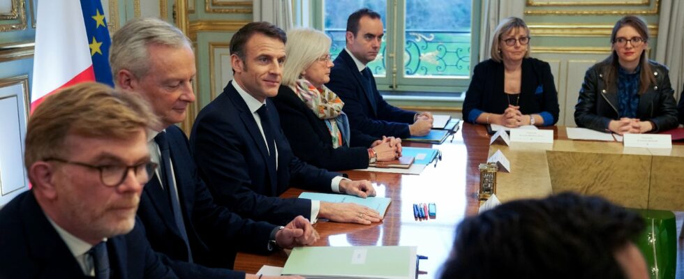 Diving into the court of King Macron – LExpress