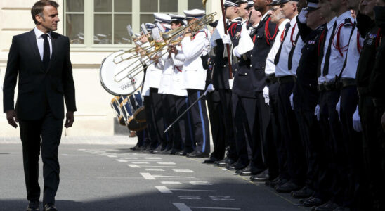 Emmanuel Macron in full memorial marathon while waiting for the