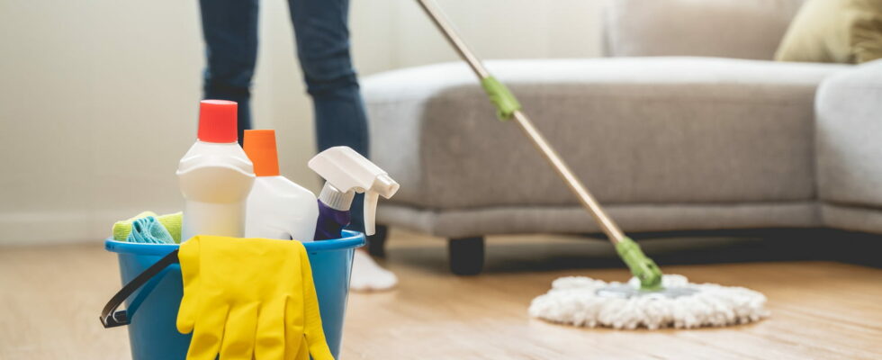 Expert warns Avoid using these cleaning products you risk