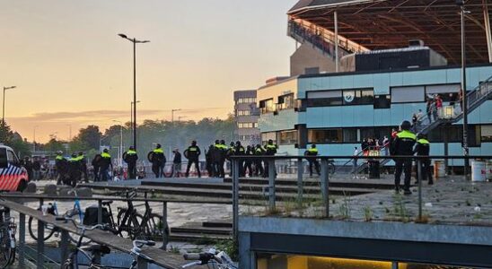 FC Utrecht fans organize demonstration against collective punishment after riots