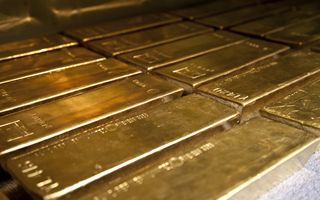 Gold hits 2500 an ounce for the first time