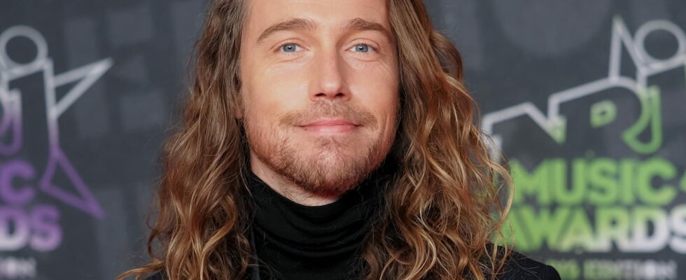 Goodbye long hair Julien Dore returns to his Nouvelle Star