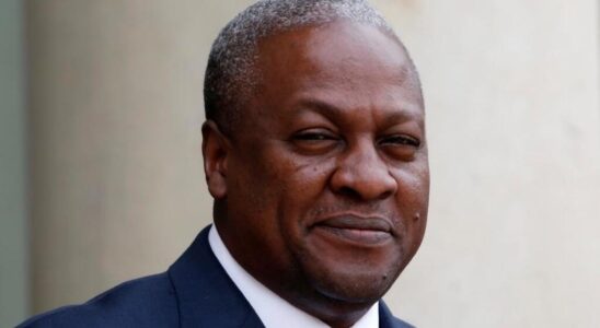 In Ghana candidate and former president Mahama presents his economic