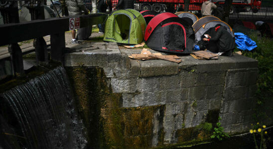 Ireland In Dublin anti migrant fences dismantled by support associations