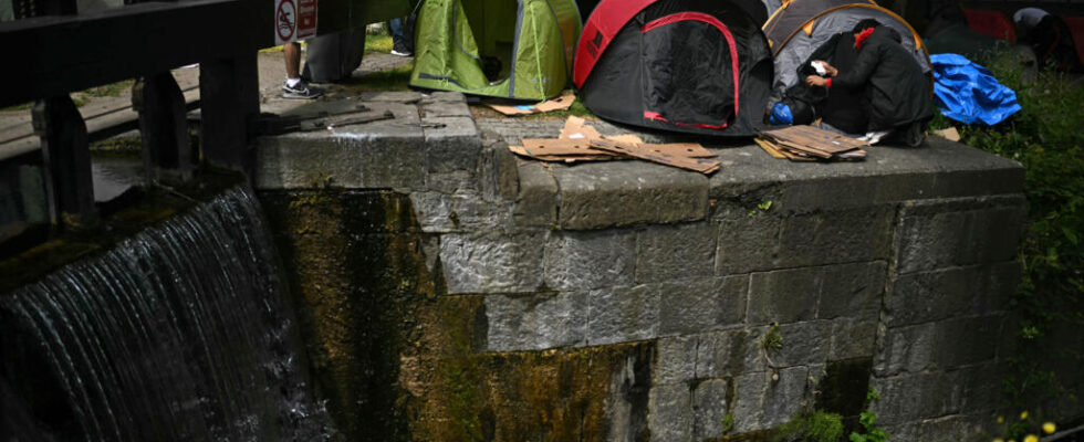 Ireland In Dublin anti migrant fences dismantled by support associations