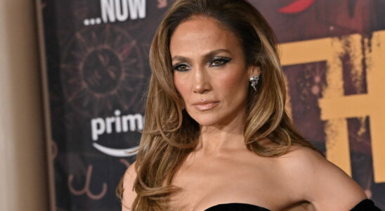 Jennifer Lopez Rocks This Lifted Hairstyle That Makes Her Look