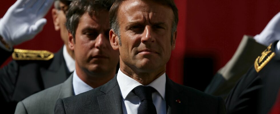 Macron invites parliamentary group presidents and party leaders on August