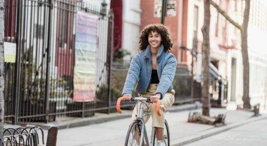 Many cyclists have adopted this habit which is nevertheless forbidden