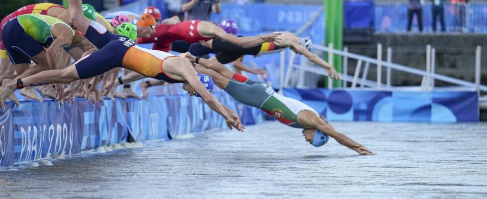 Paris 2024 Belgian triathlete sick after swimming in the Seine