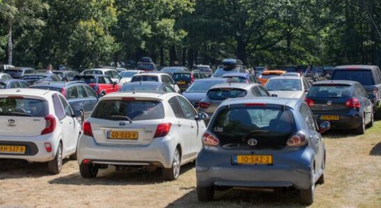 Peak crowds at swimming locations Do not come by car